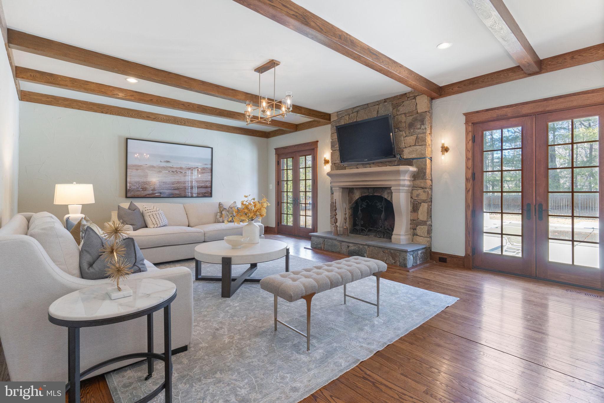 RIVER OAKS FARM - Residential