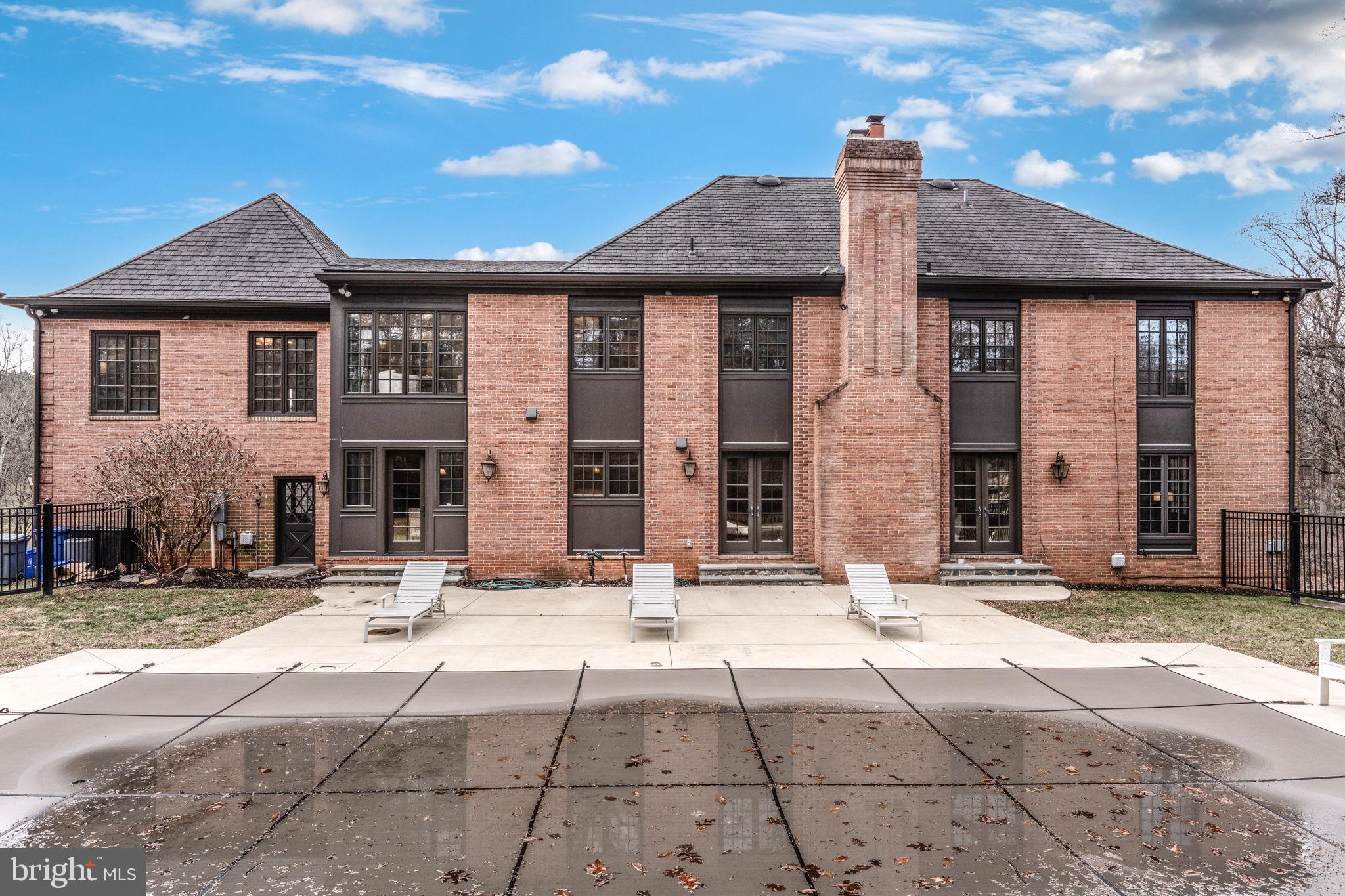 RIVER OAKS FARM - Residential