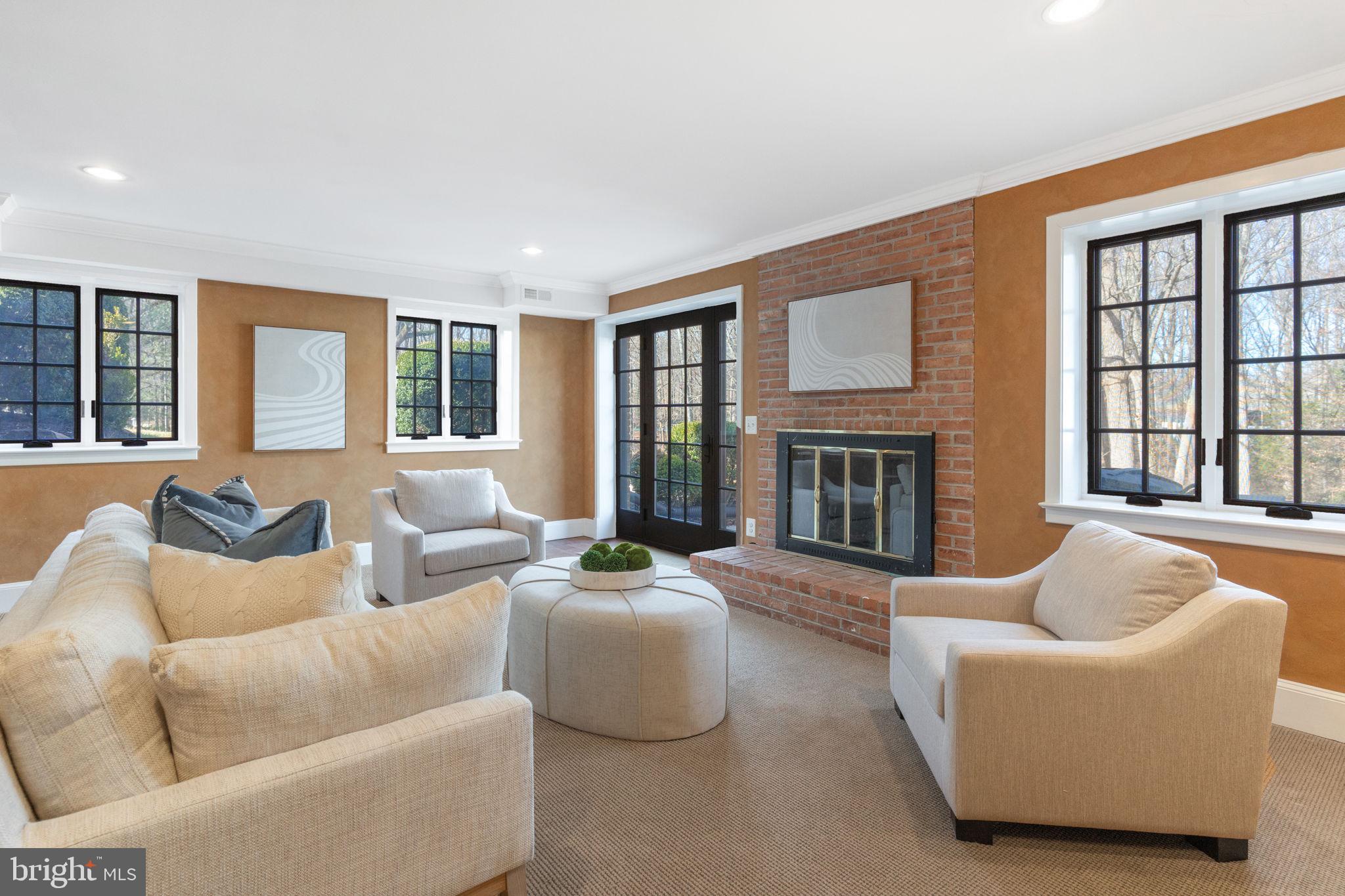 RIVER OAKS FARM - Residential