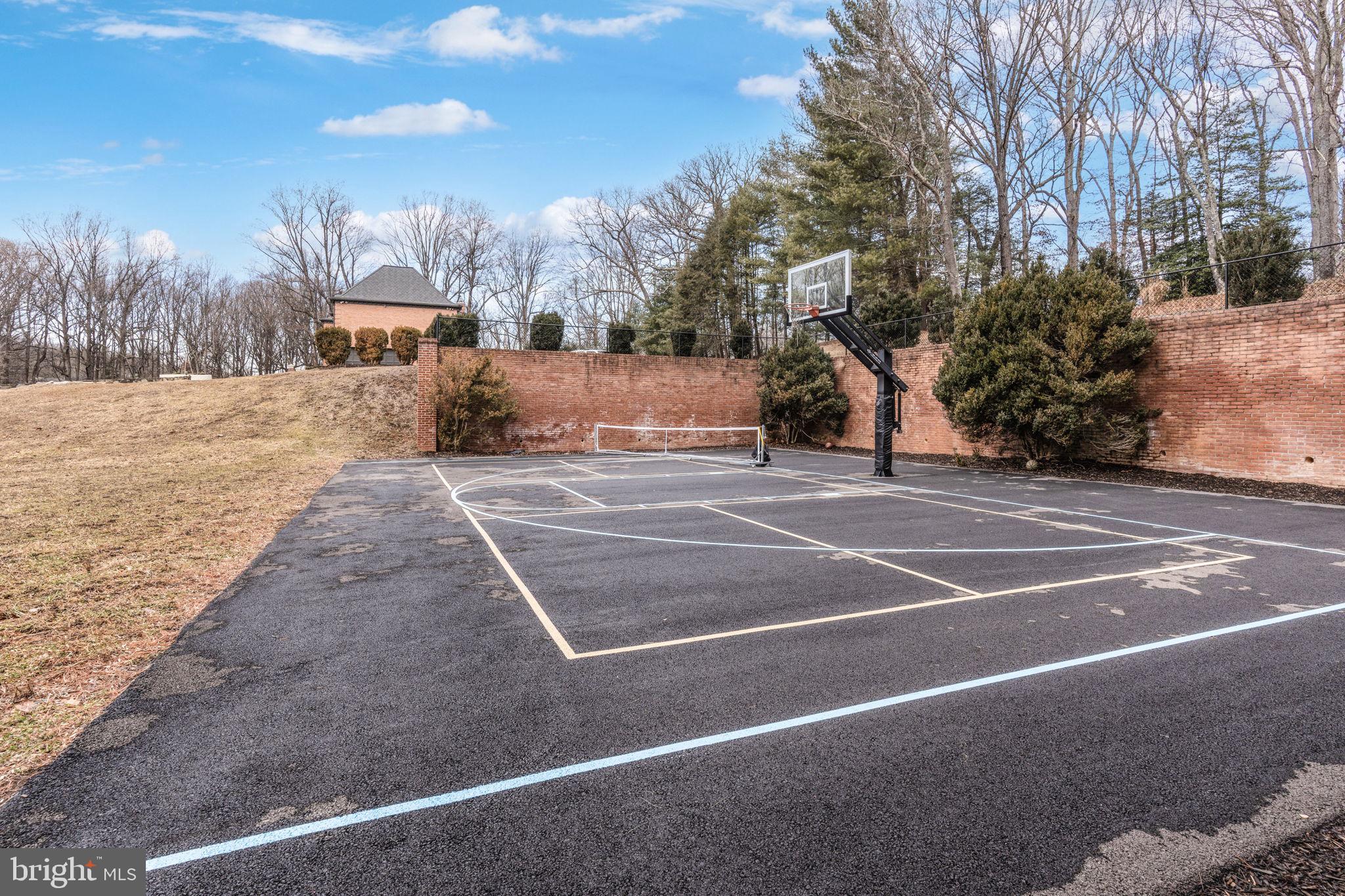 RIVER OAKS FARM - Residential