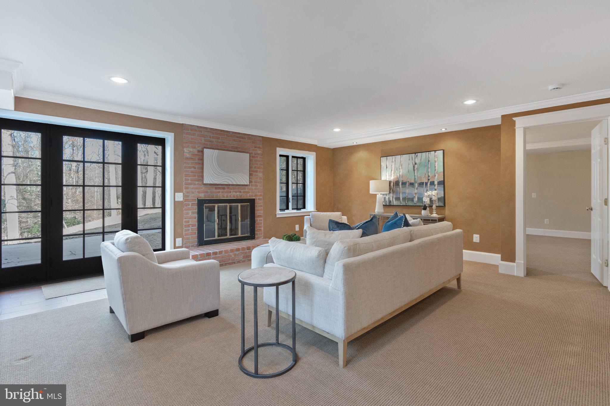 RIVER OAKS FARM - Residential