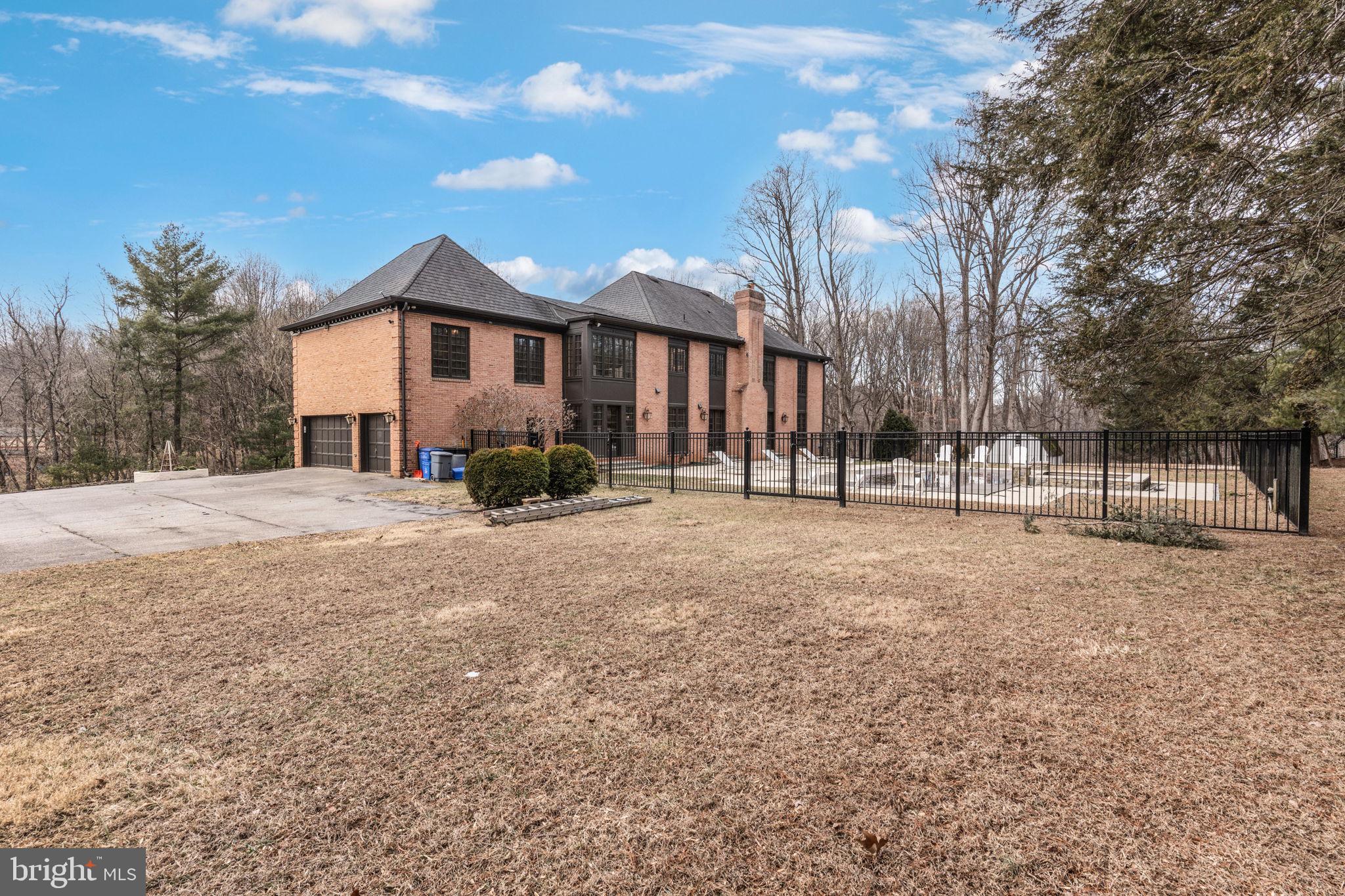 RIVER OAKS FARM - Residential