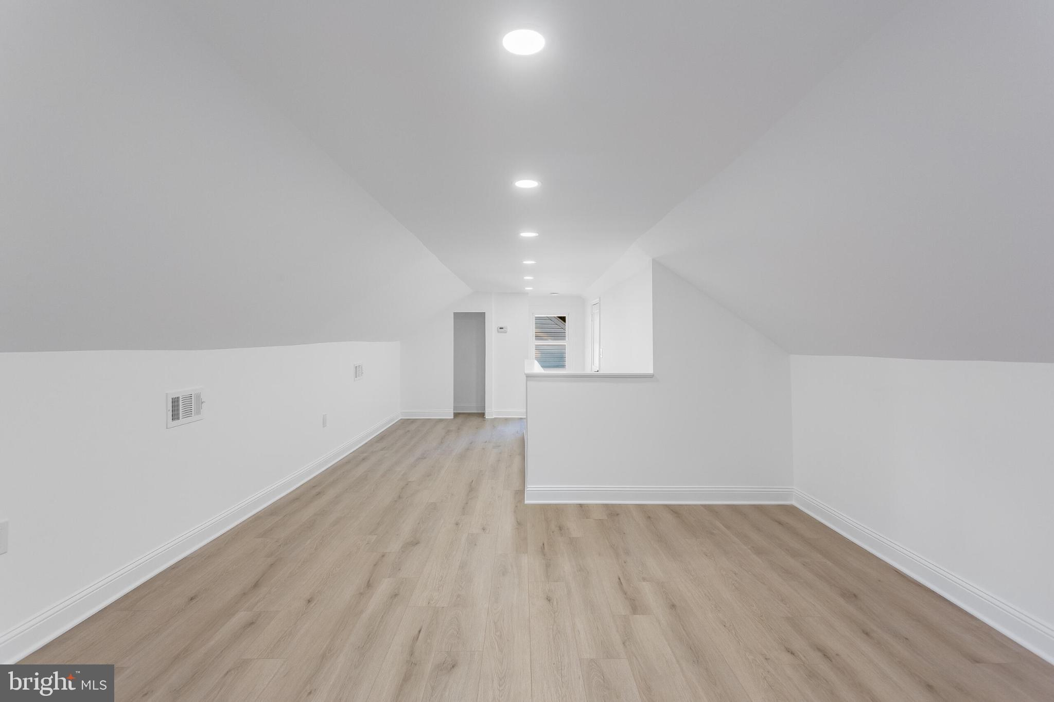 SEVEN OAKS - Residential