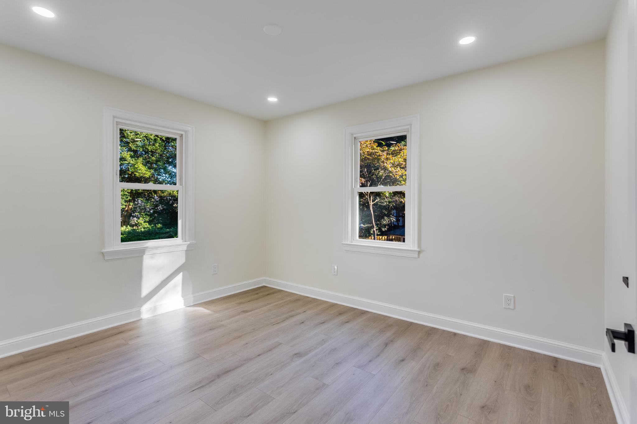 SEVEN OAKS - Residential