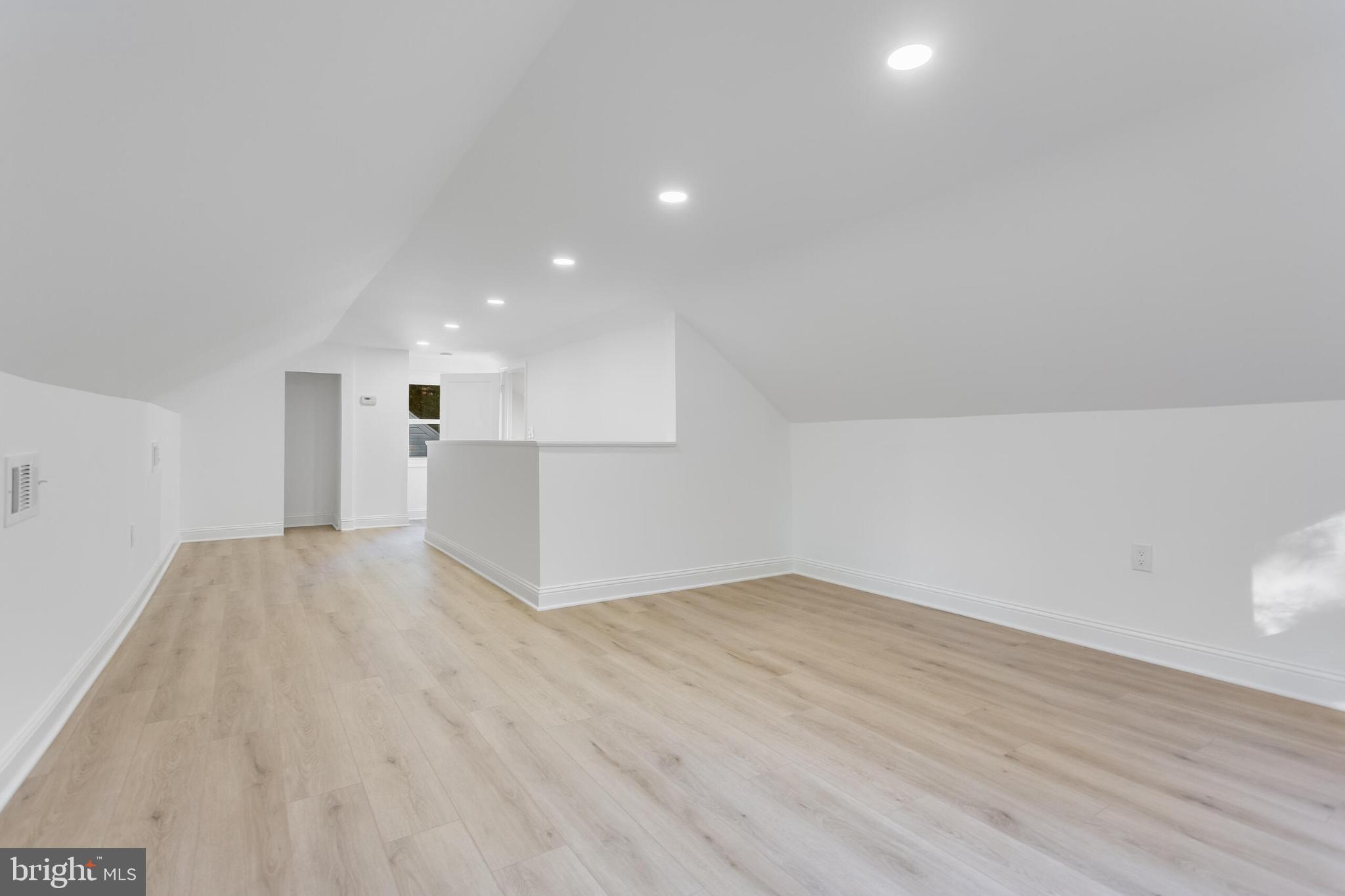 SEVEN OAKS - Residential