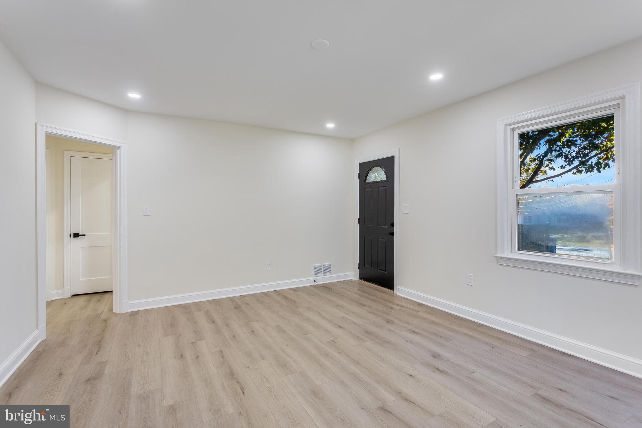 SEVEN OAKS - Residential