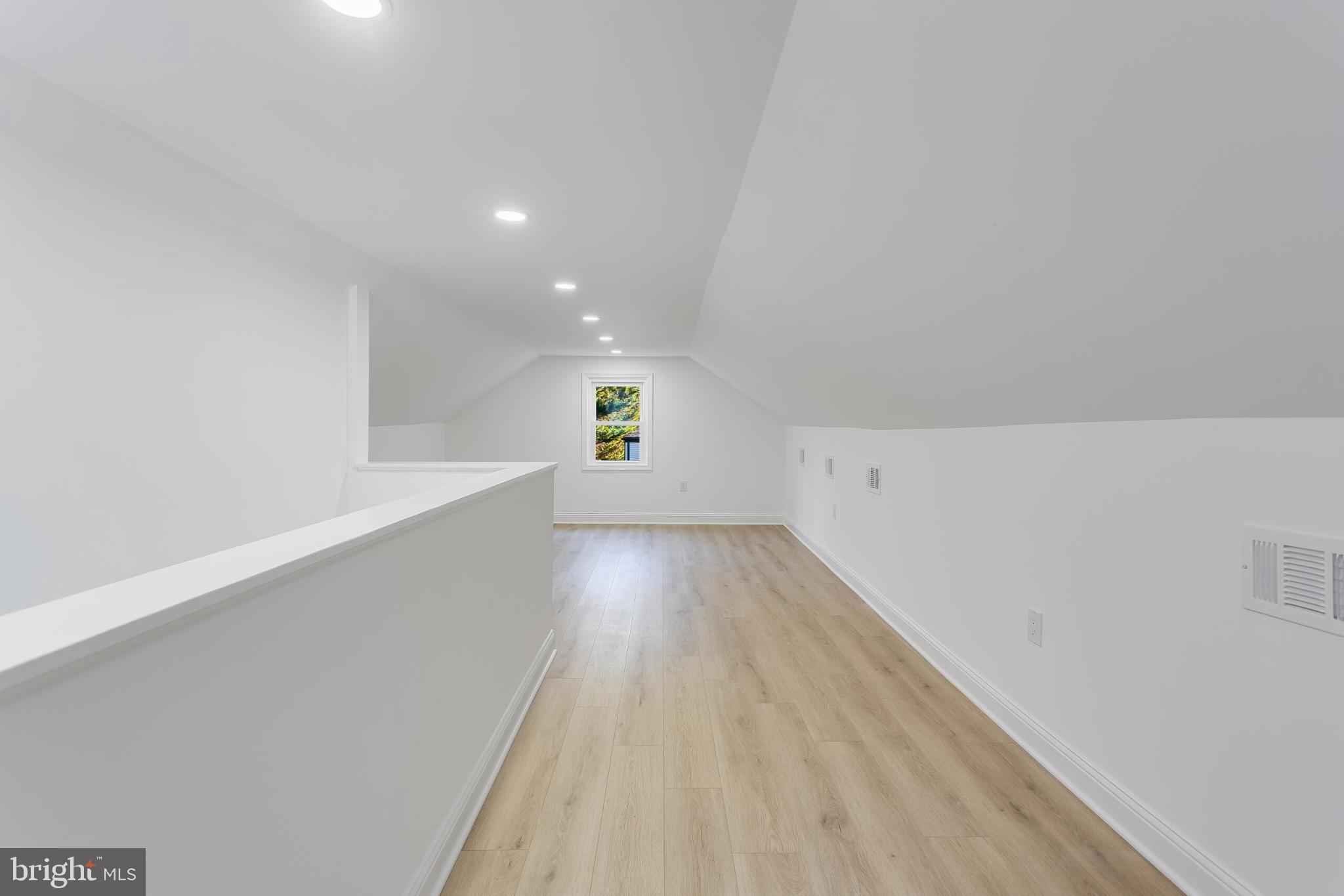 SEVEN OAKS - Residential