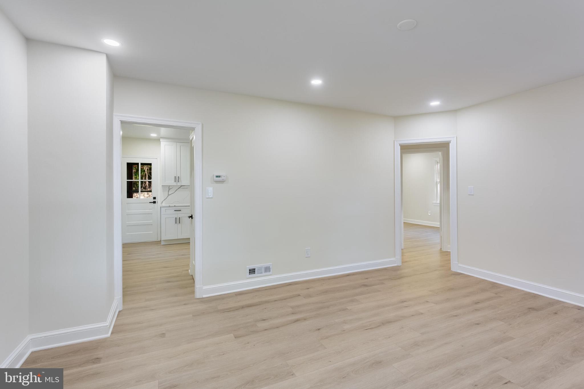 SEVEN OAKS - Residential