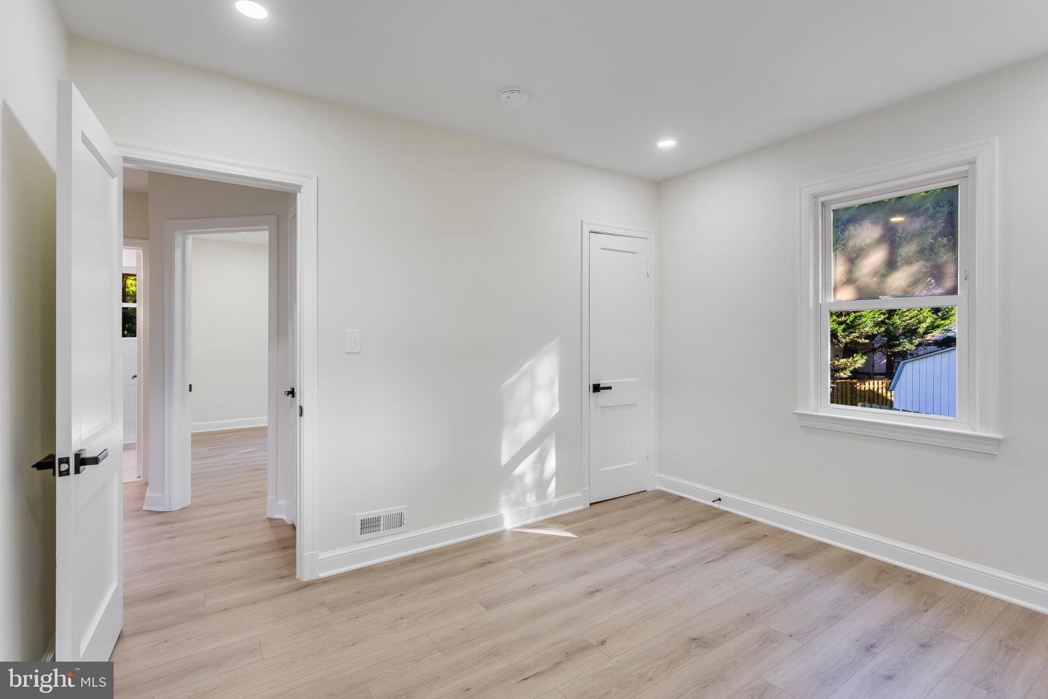 SEVEN OAKS - Residential