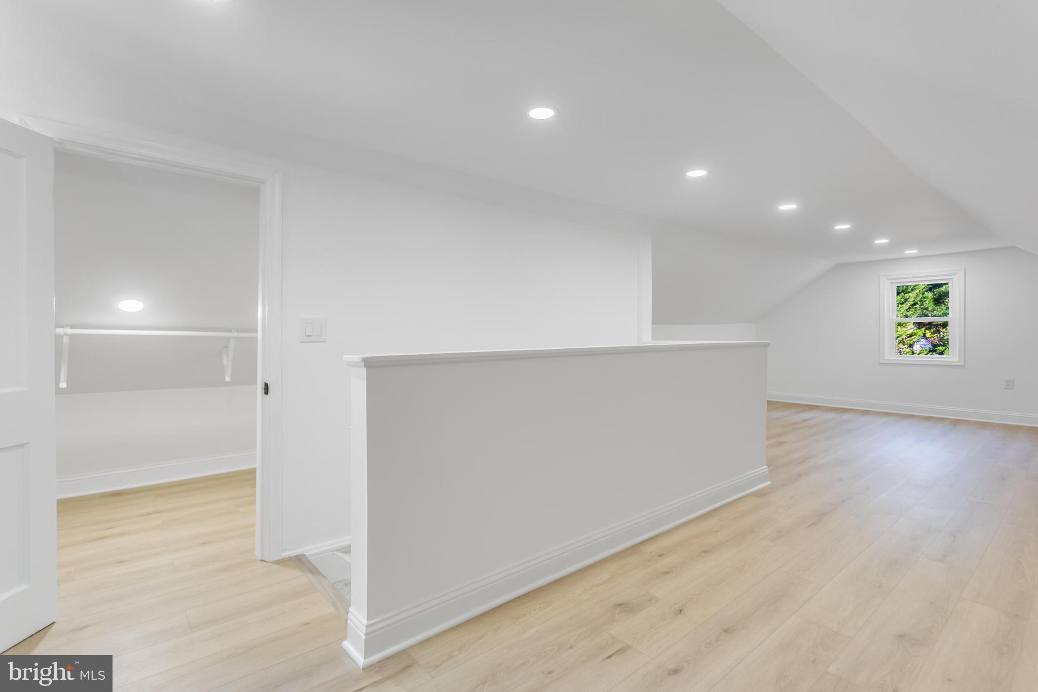 SEVEN OAKS - Residential