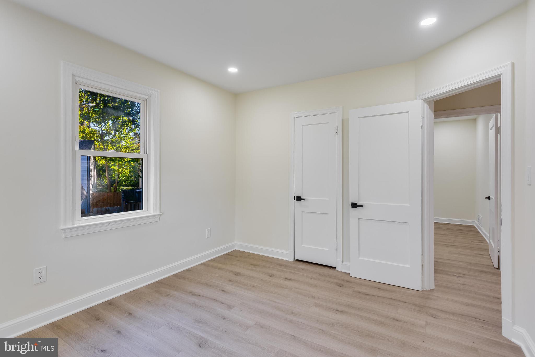 SEVEN OAKS - Residential