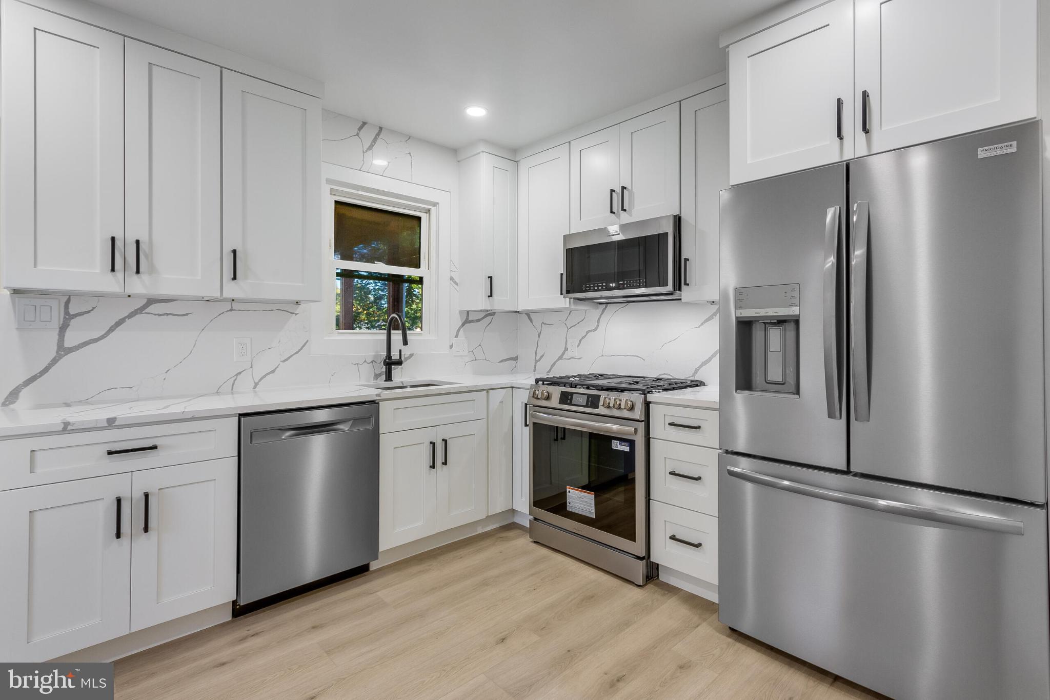 SEVEN OAKS - Residential