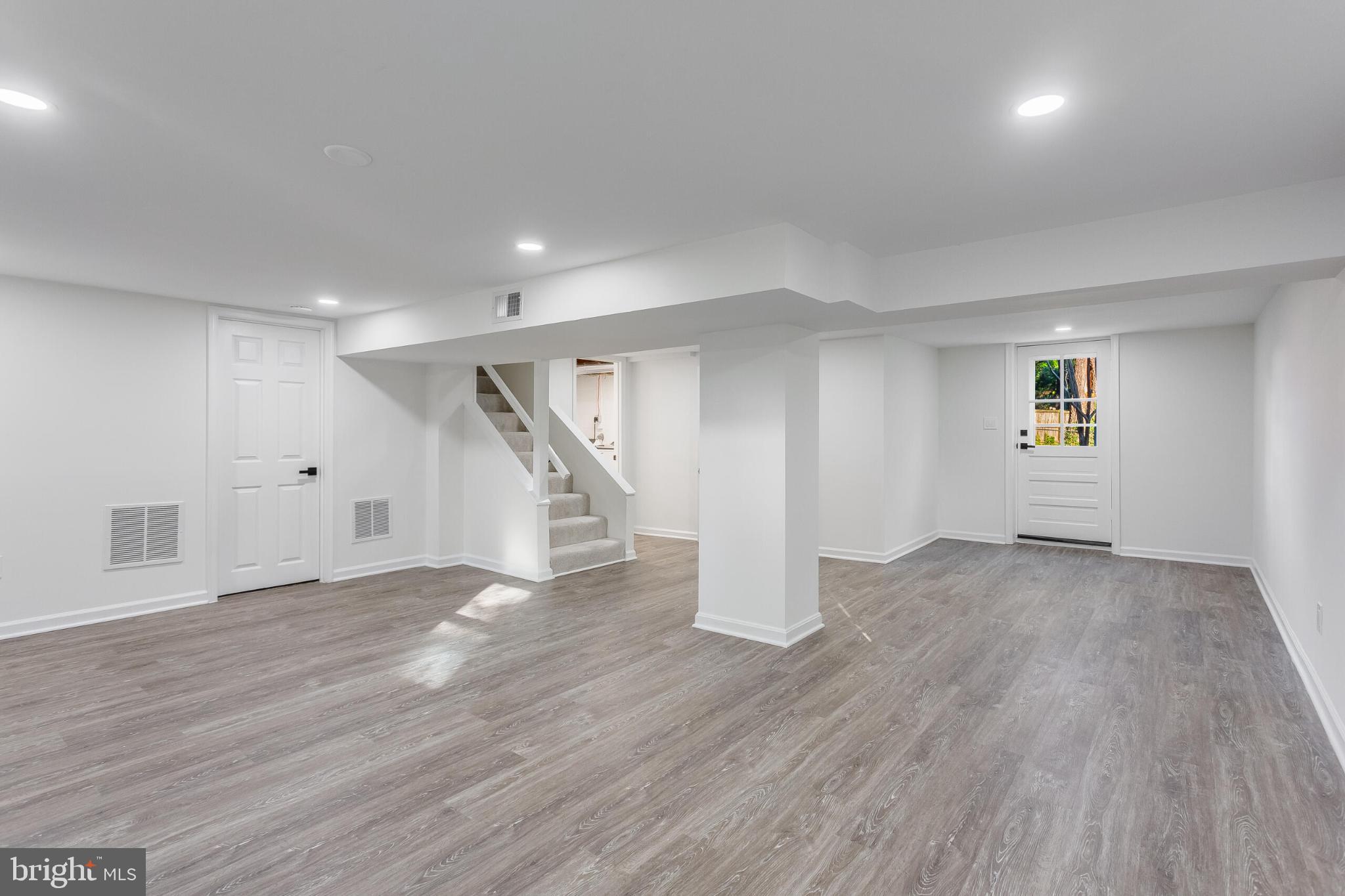 SEVEN OAKS - Residential