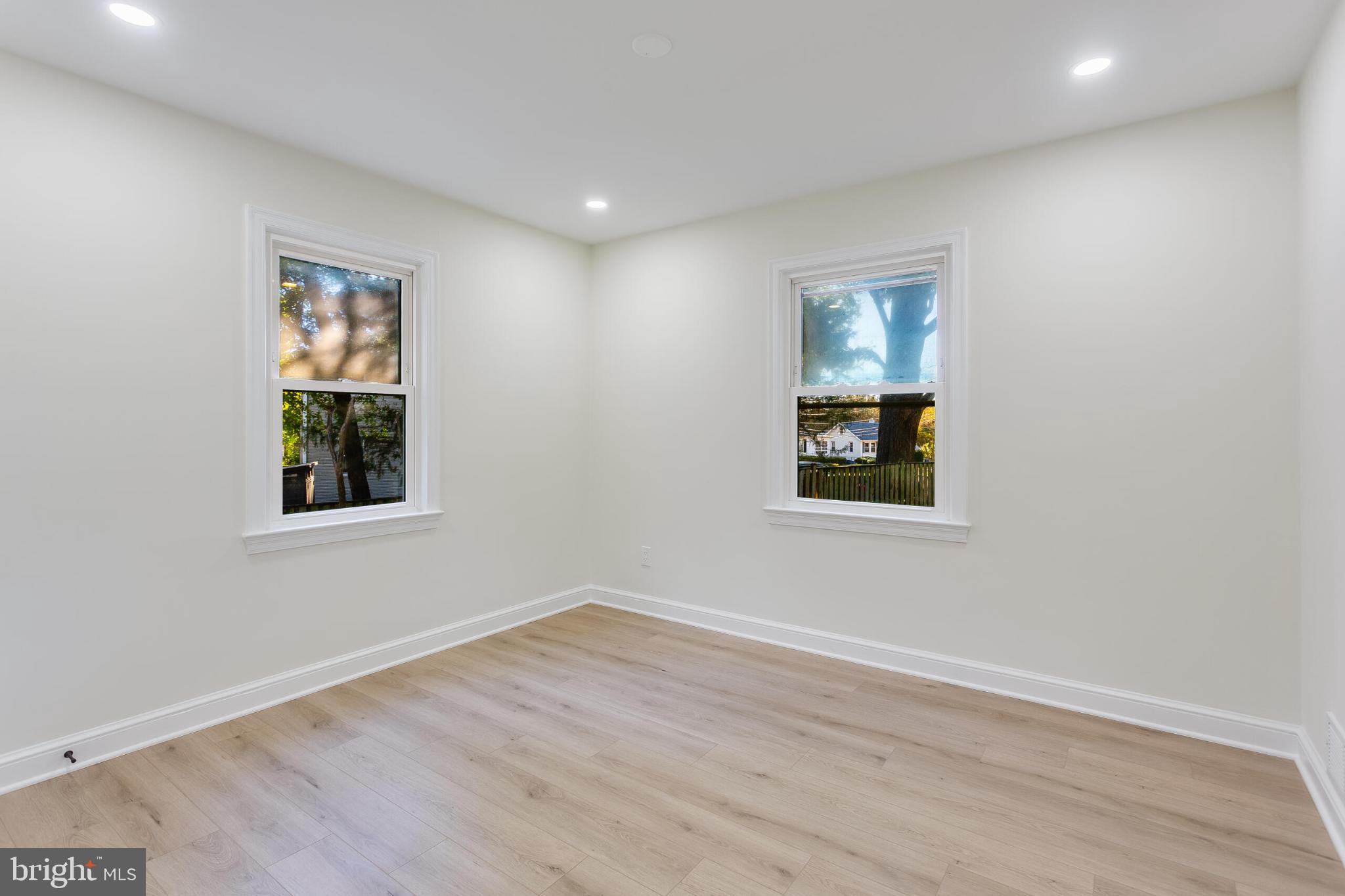 SEVEN OAKS - Residential