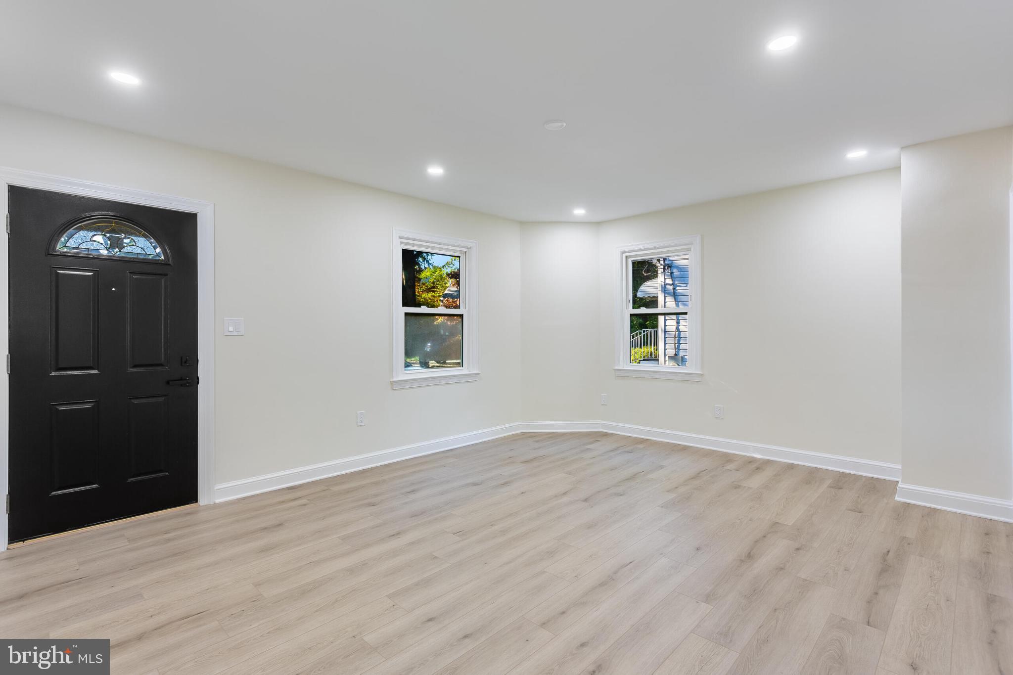 SEVEN OAKS - Residential