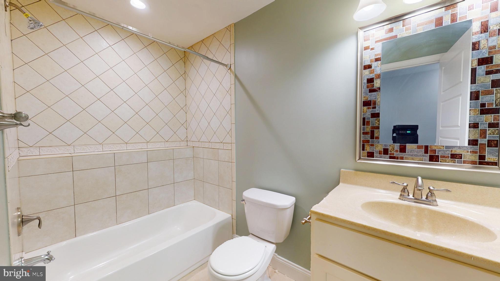 HOLLINS MARKET - Residential Lease