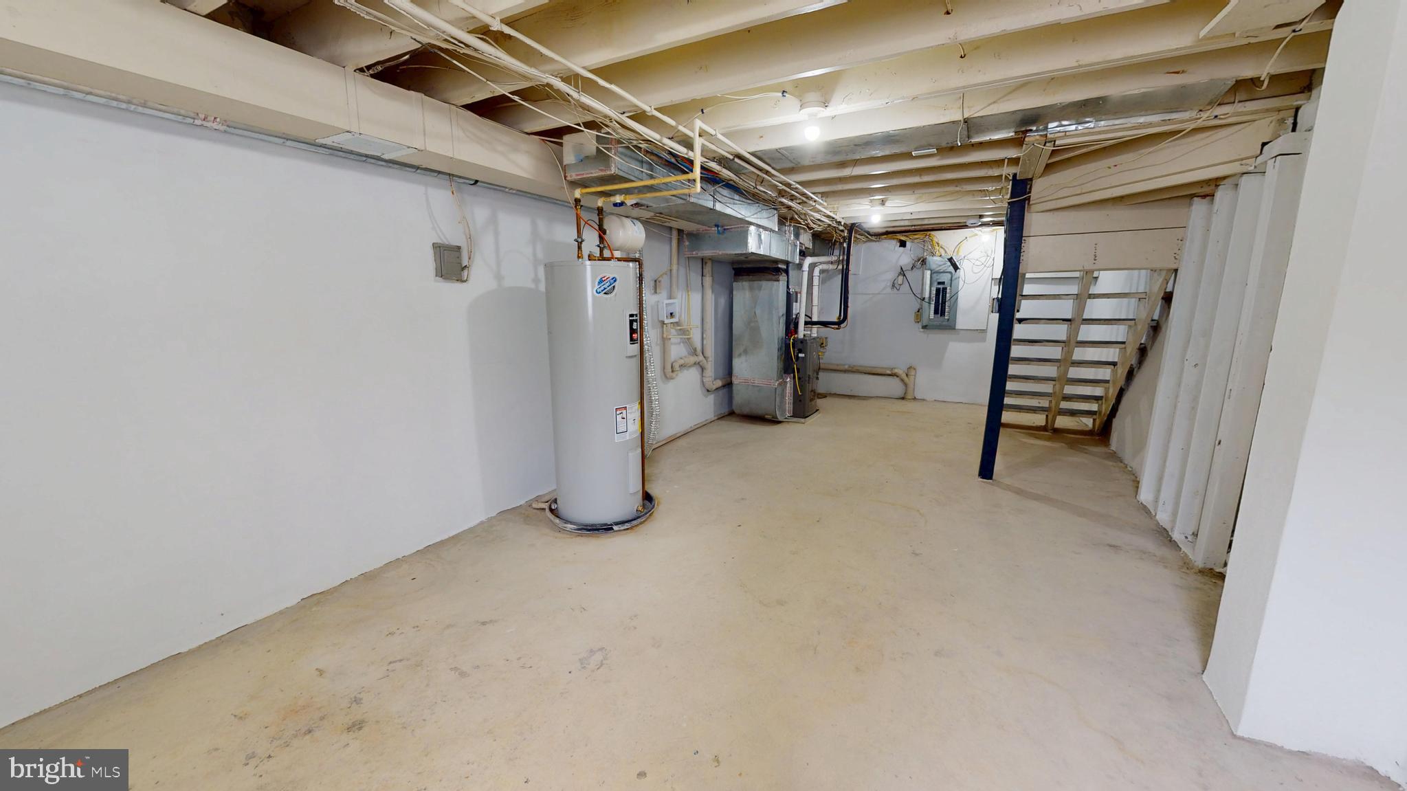 HOLLINS MARKET - Residential Lease