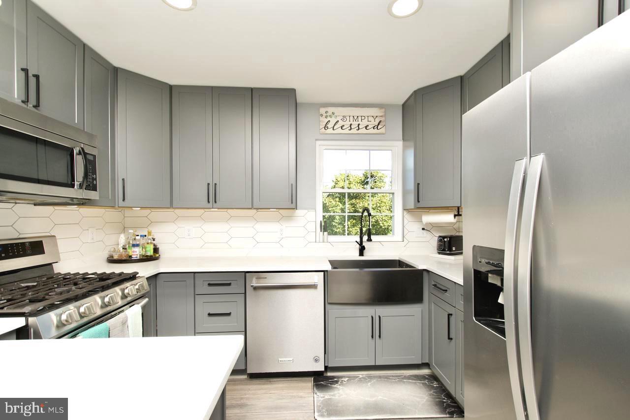 GROVEWOOD - Residential Lease