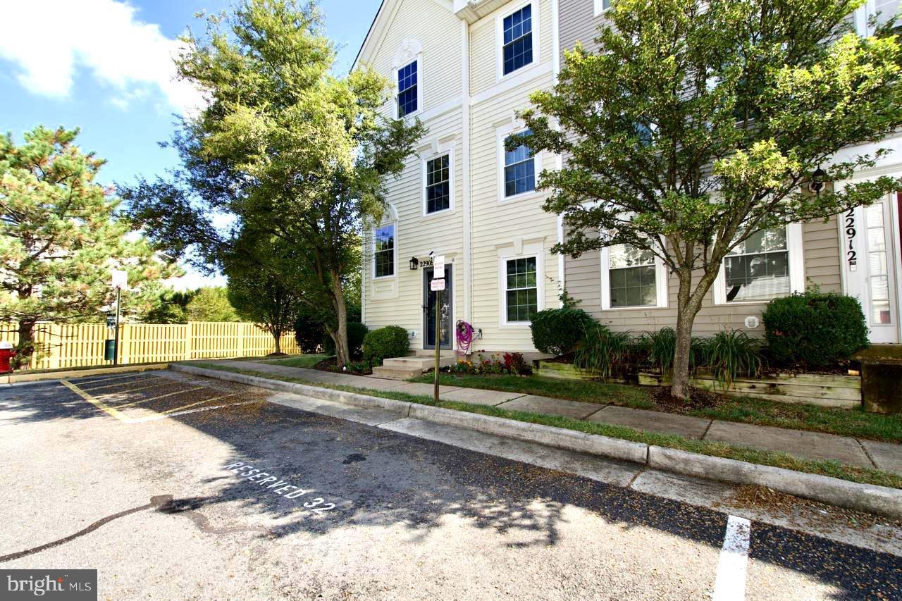 GROVEWOOD - Residential Lease