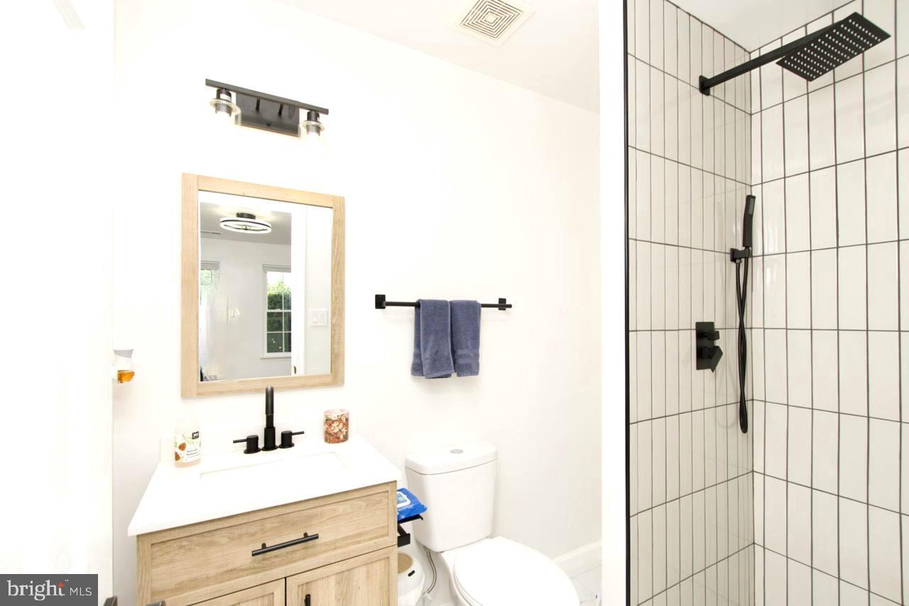 GROVEWOOD - Residential Lease