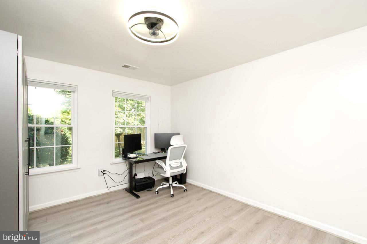 GROVEWOOD - Residential Lease