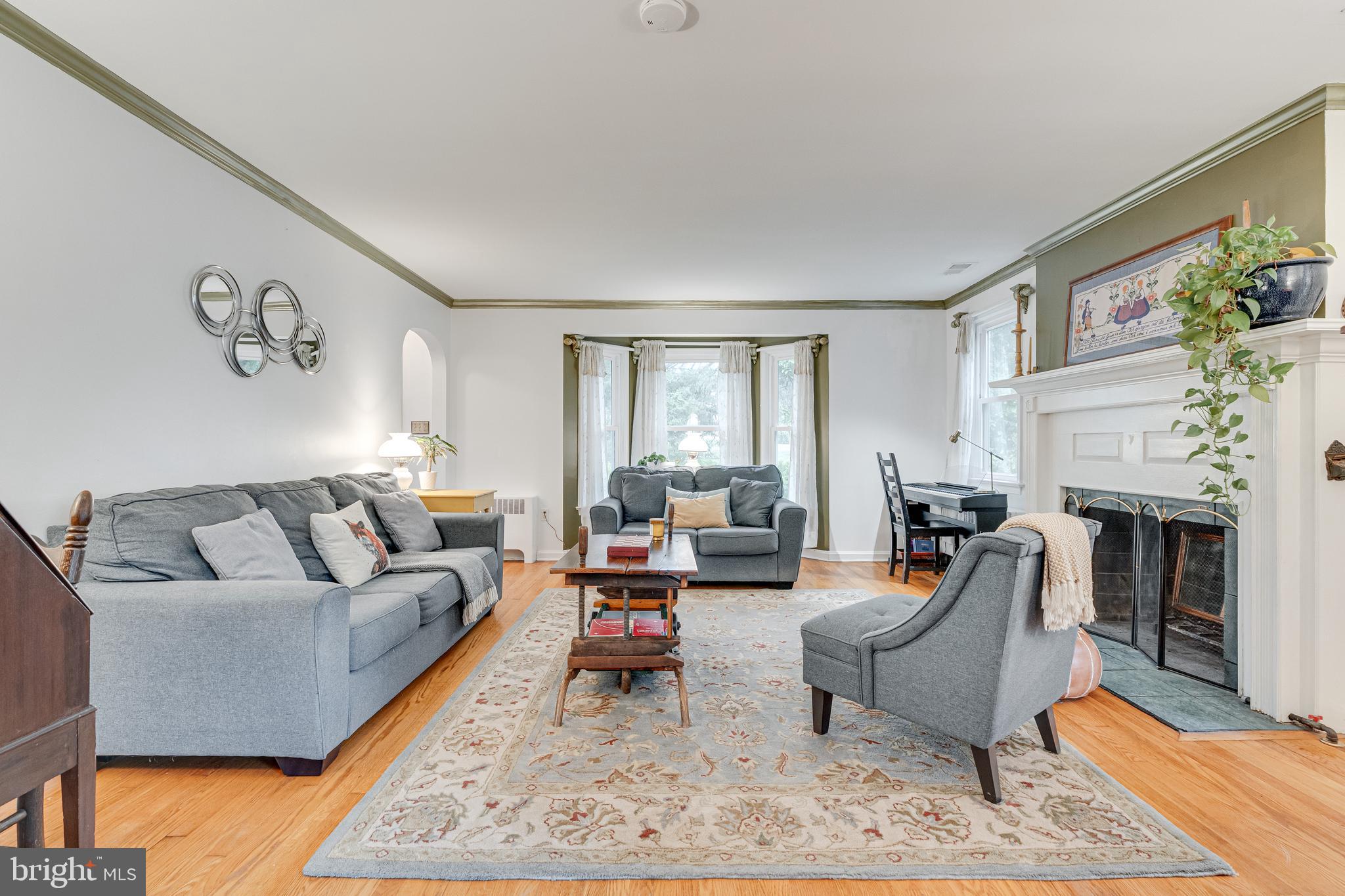 423 W COLONIAL HIGHWAY