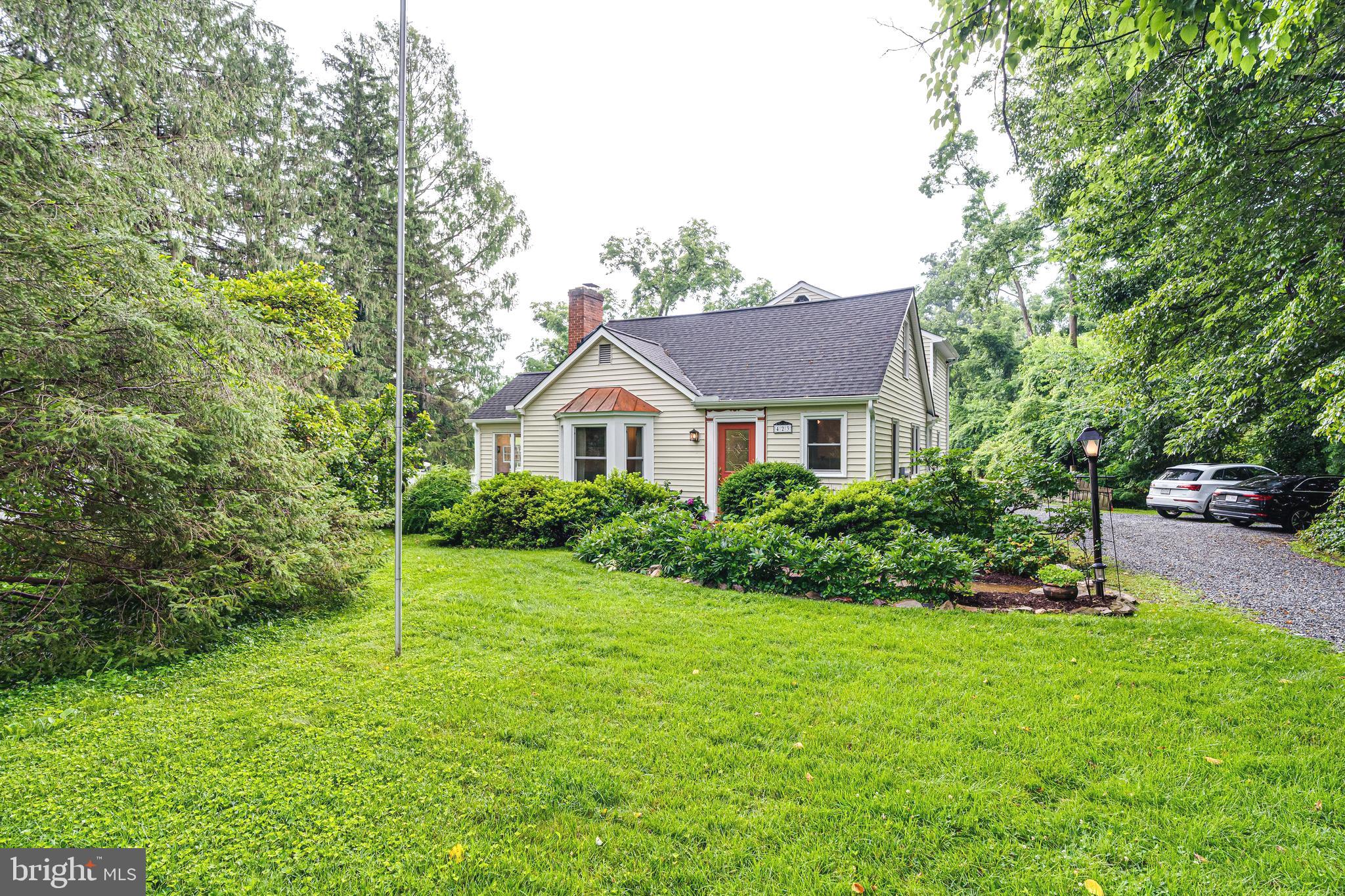 423 W COLONIAL HIGHWAY