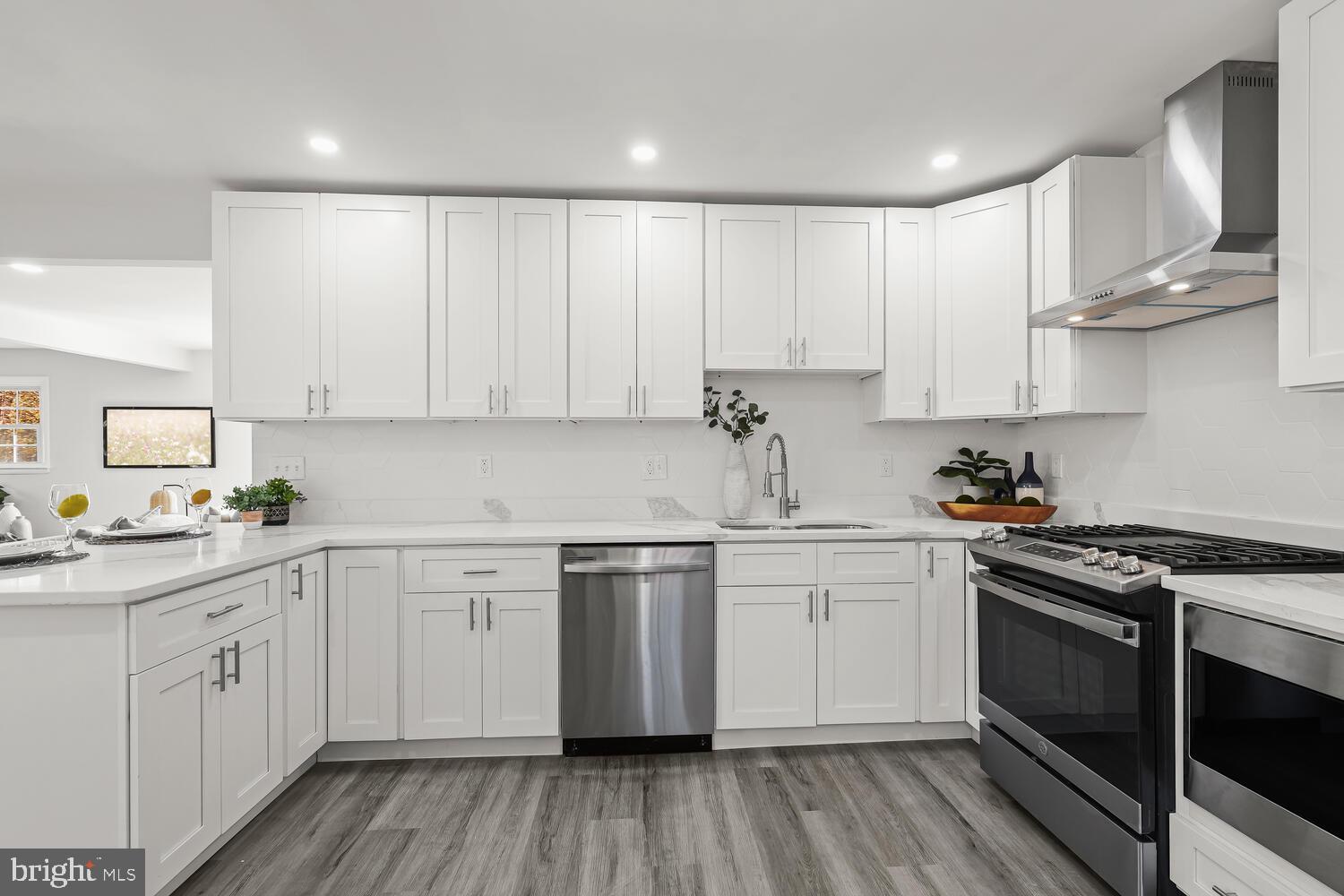 COLONIAL ACRES - Residential