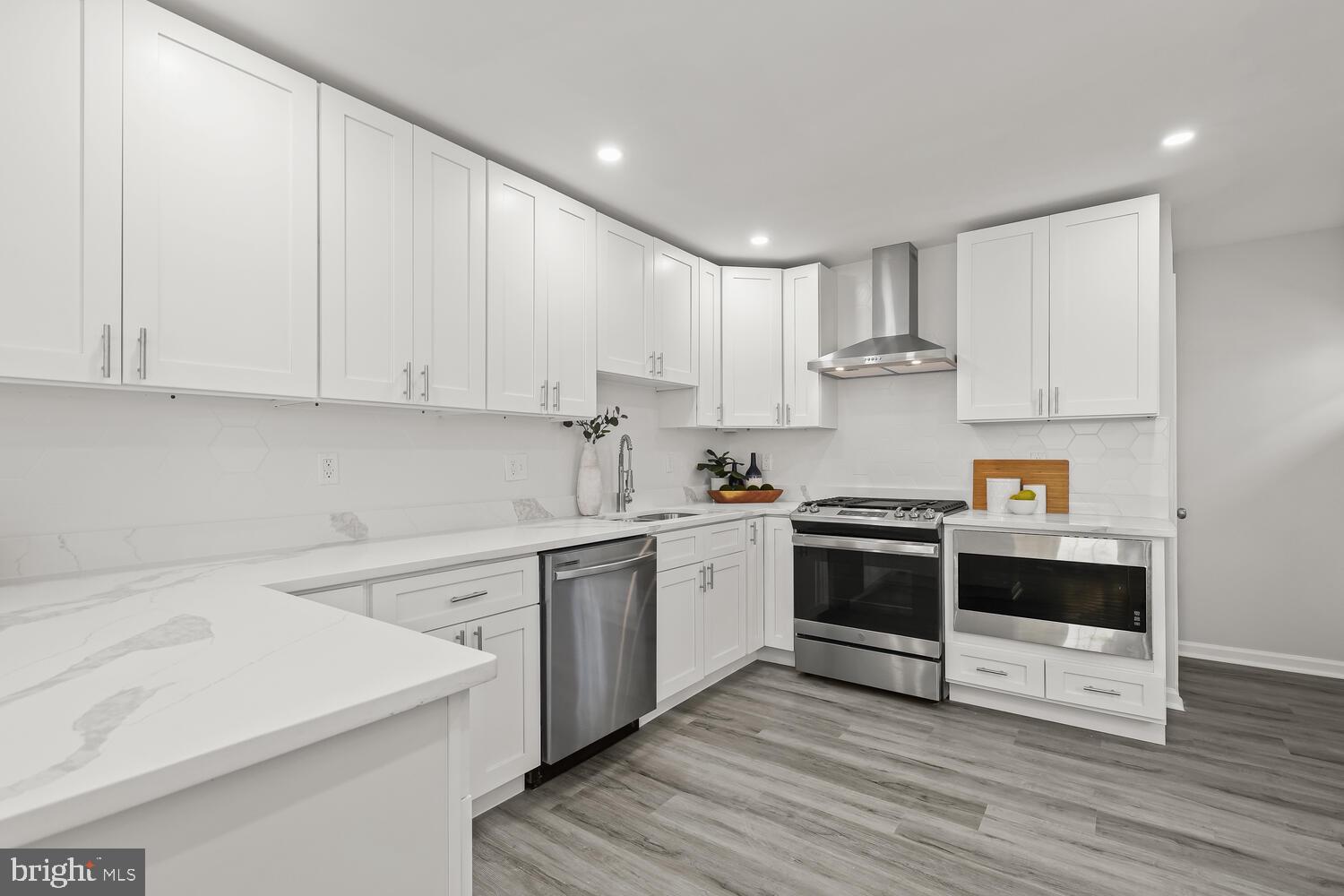 COLONIAL ACRES - Residential