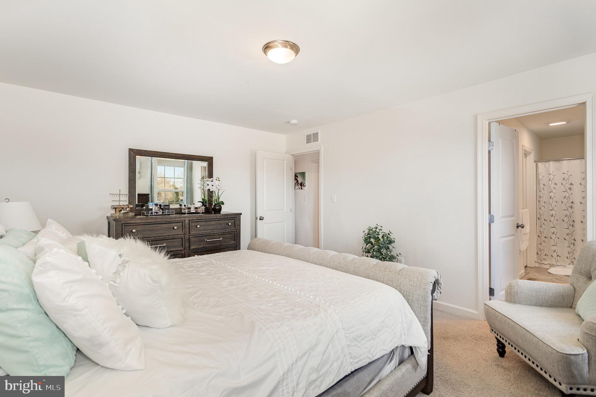 THE SEASONS - Residential