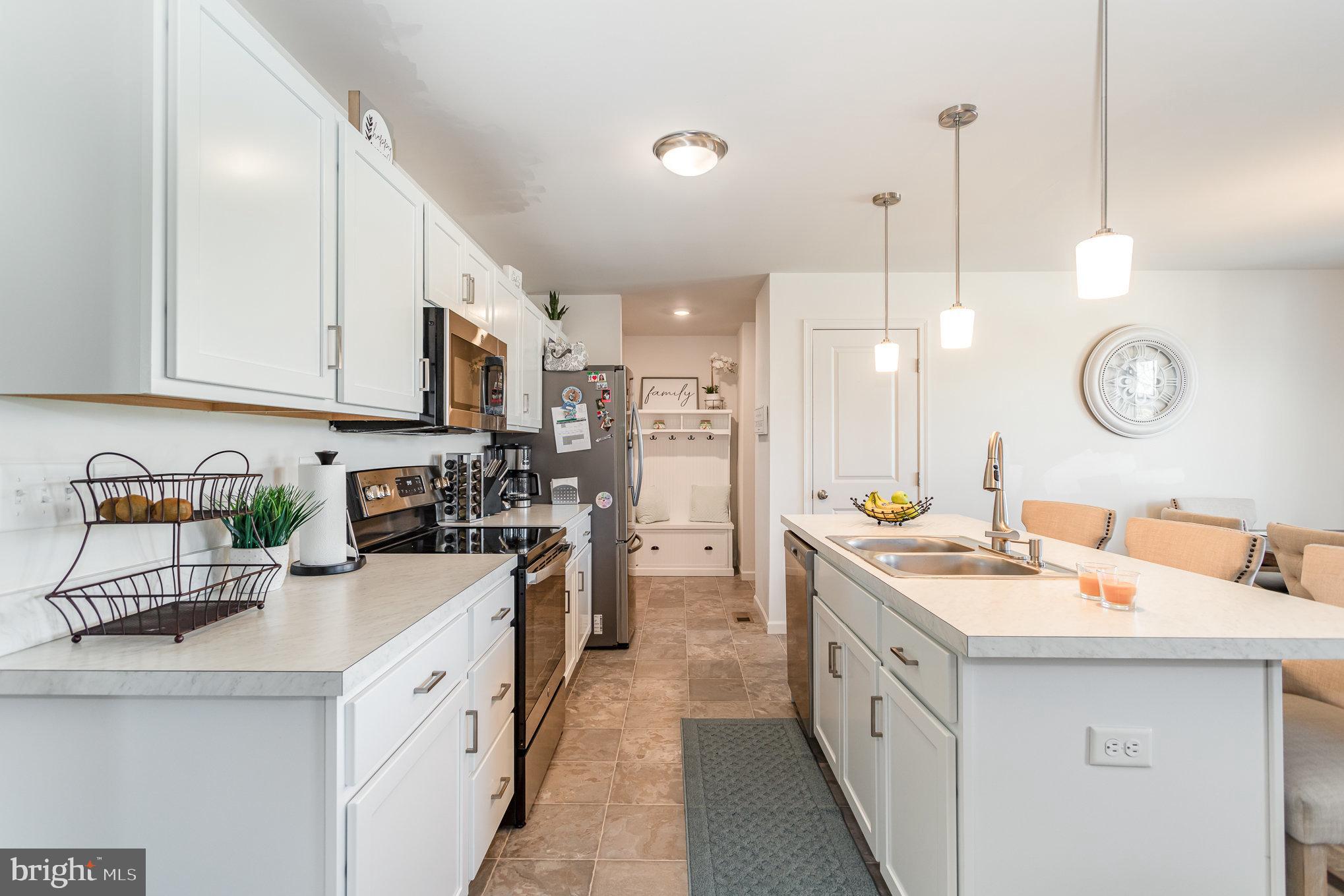 THE SEASONS - Residential