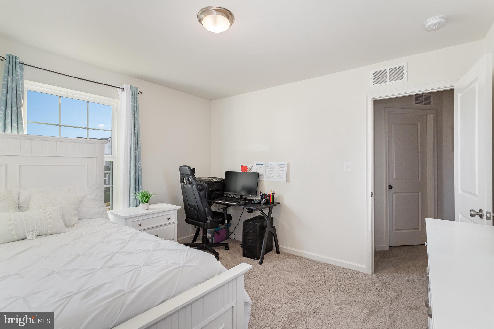 THE SEASONS - Residential