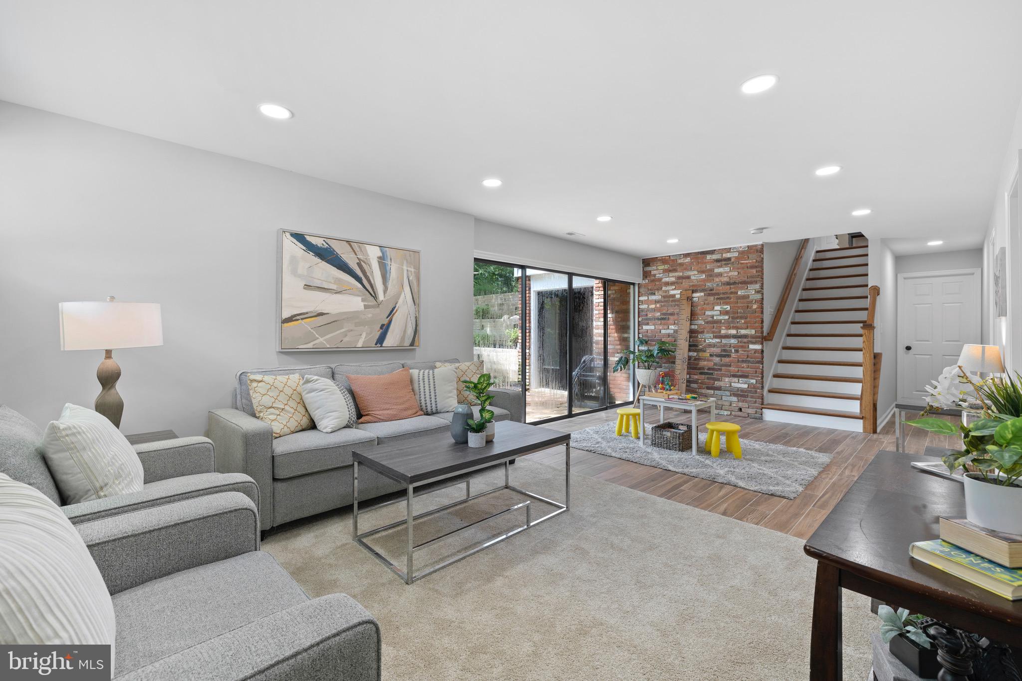 HONEYSUCKLE HILL - Residential