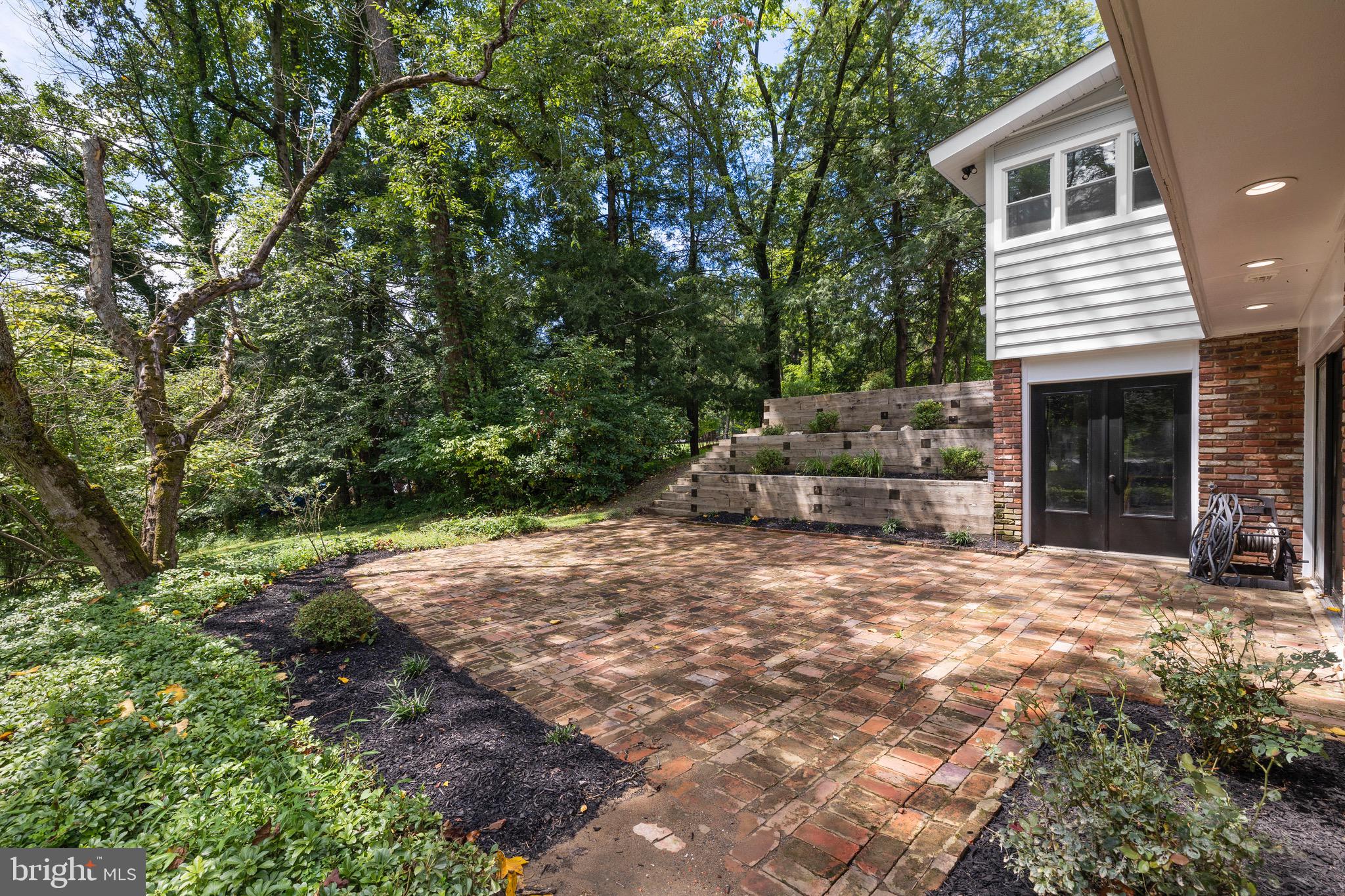 HONEYSUCKLE HILL - Residential