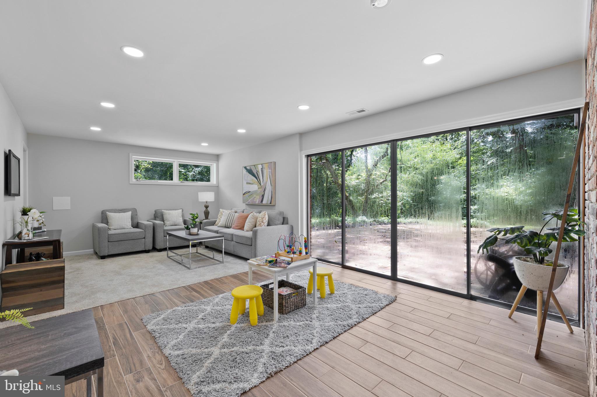 HONEYSUCKLE HILL - Residential