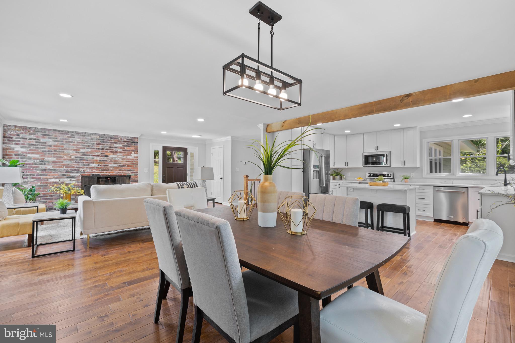 HONEYSUCKLE HILL - Residential