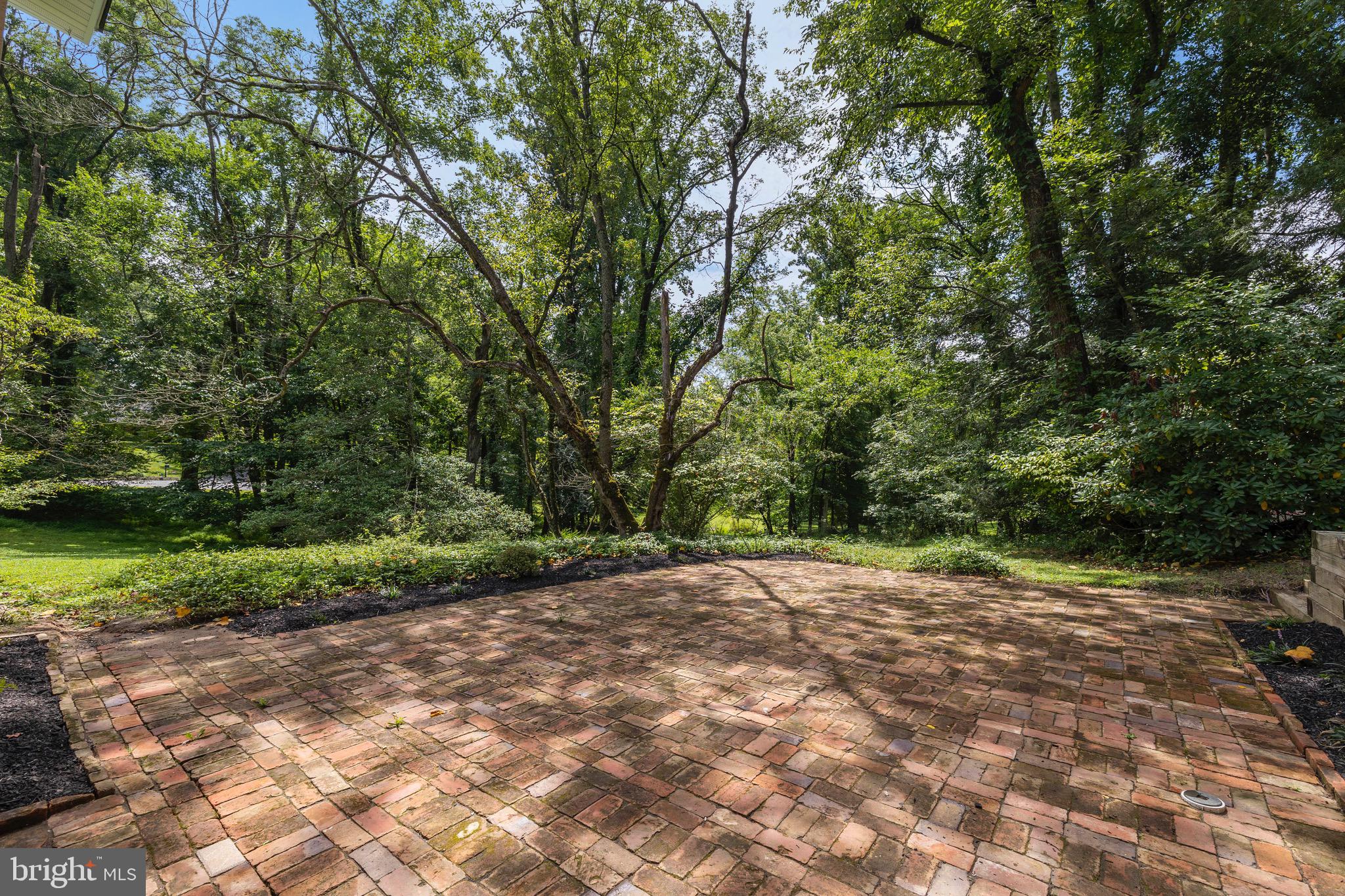 HONEYSUCKLE HILL - Residential