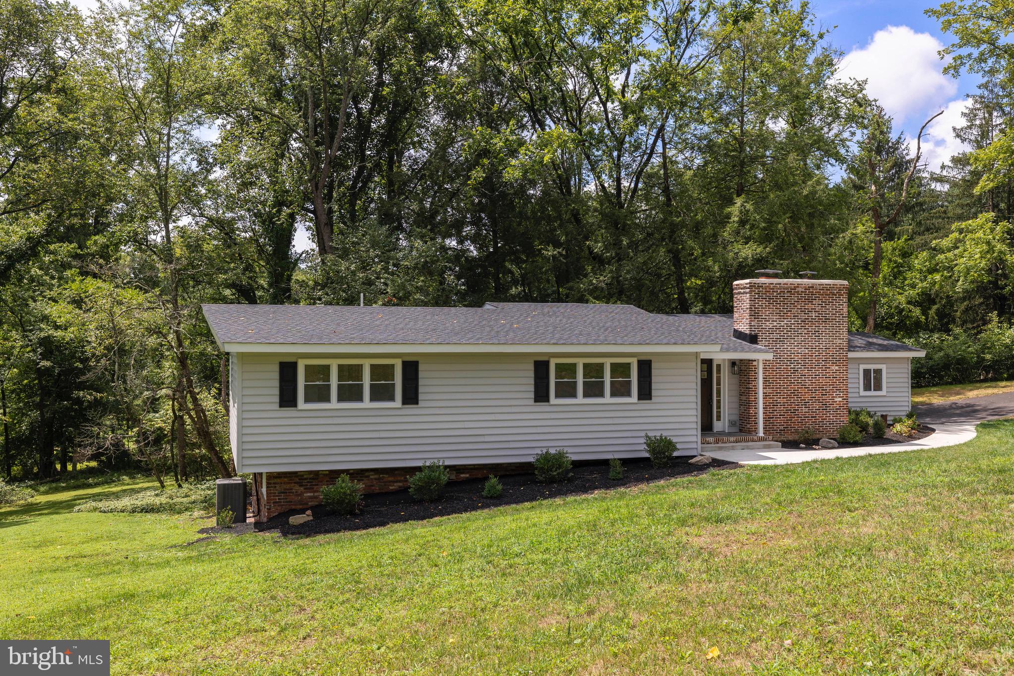 HONEYSUCKLE HILL - Residential