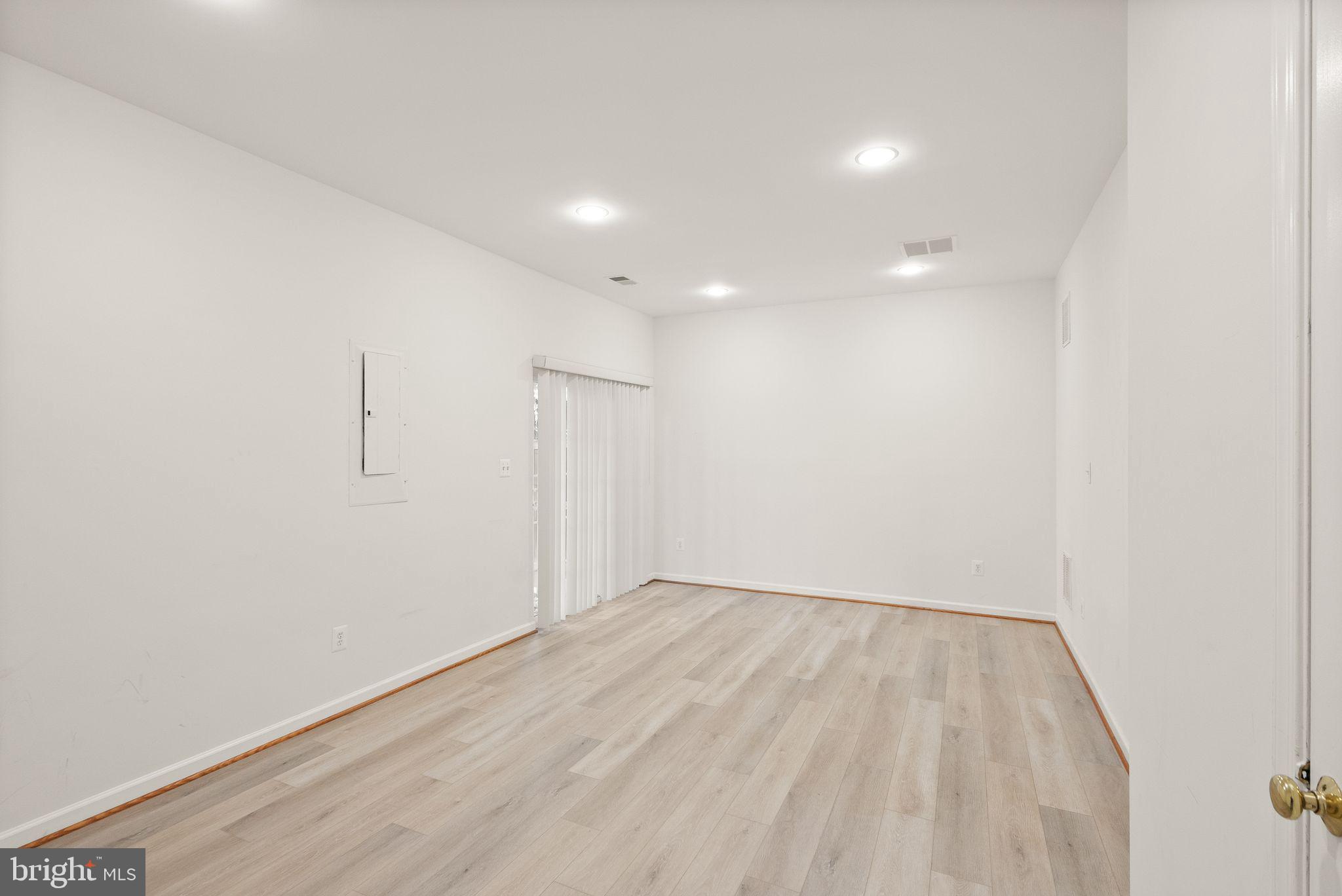 SOUTH RIDING - Residential