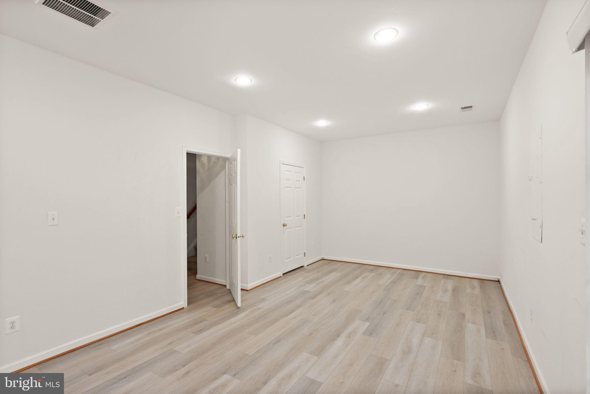 SOUTH RIDING - Residential