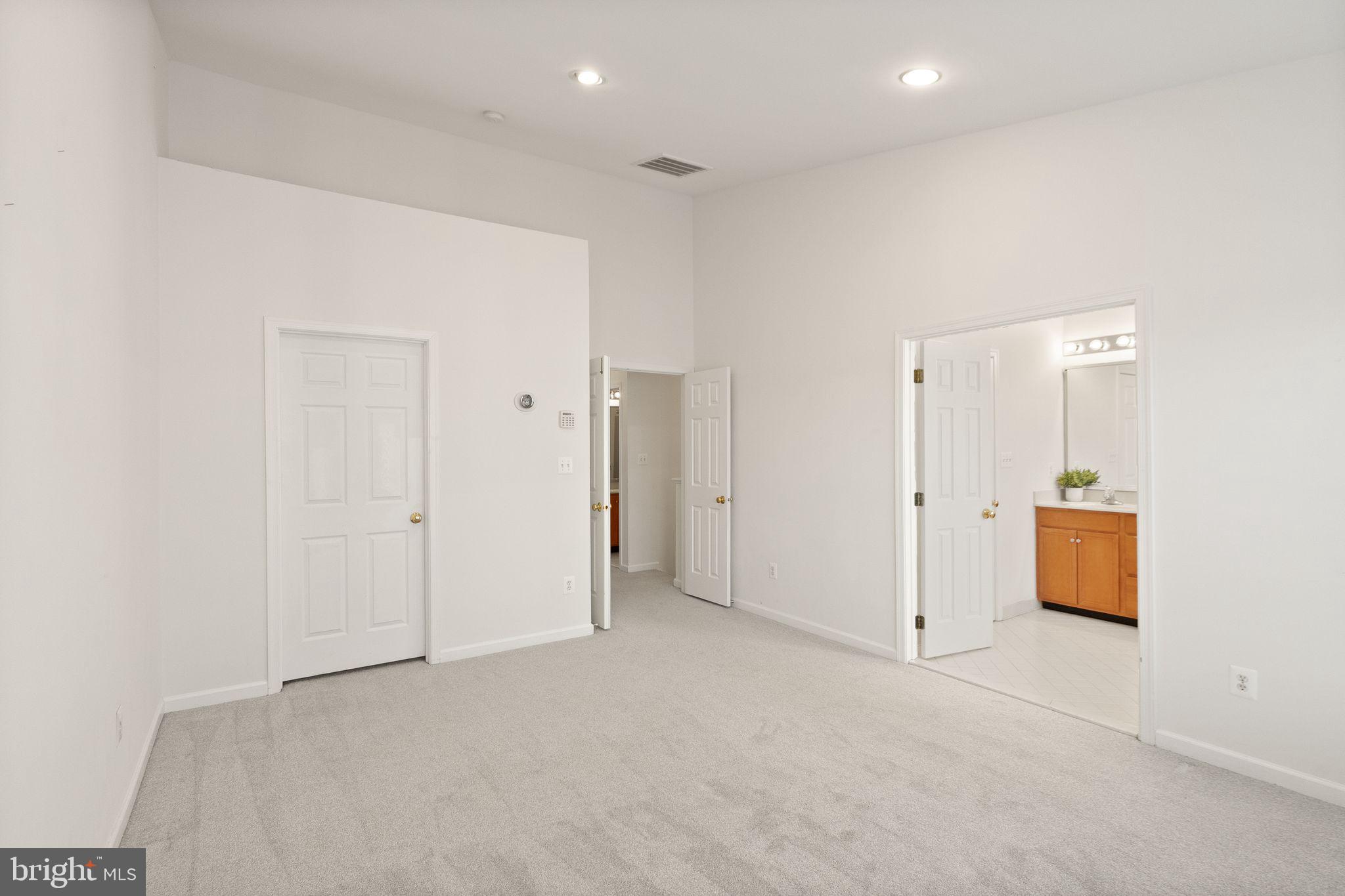 SOUTH RIDING - Residential