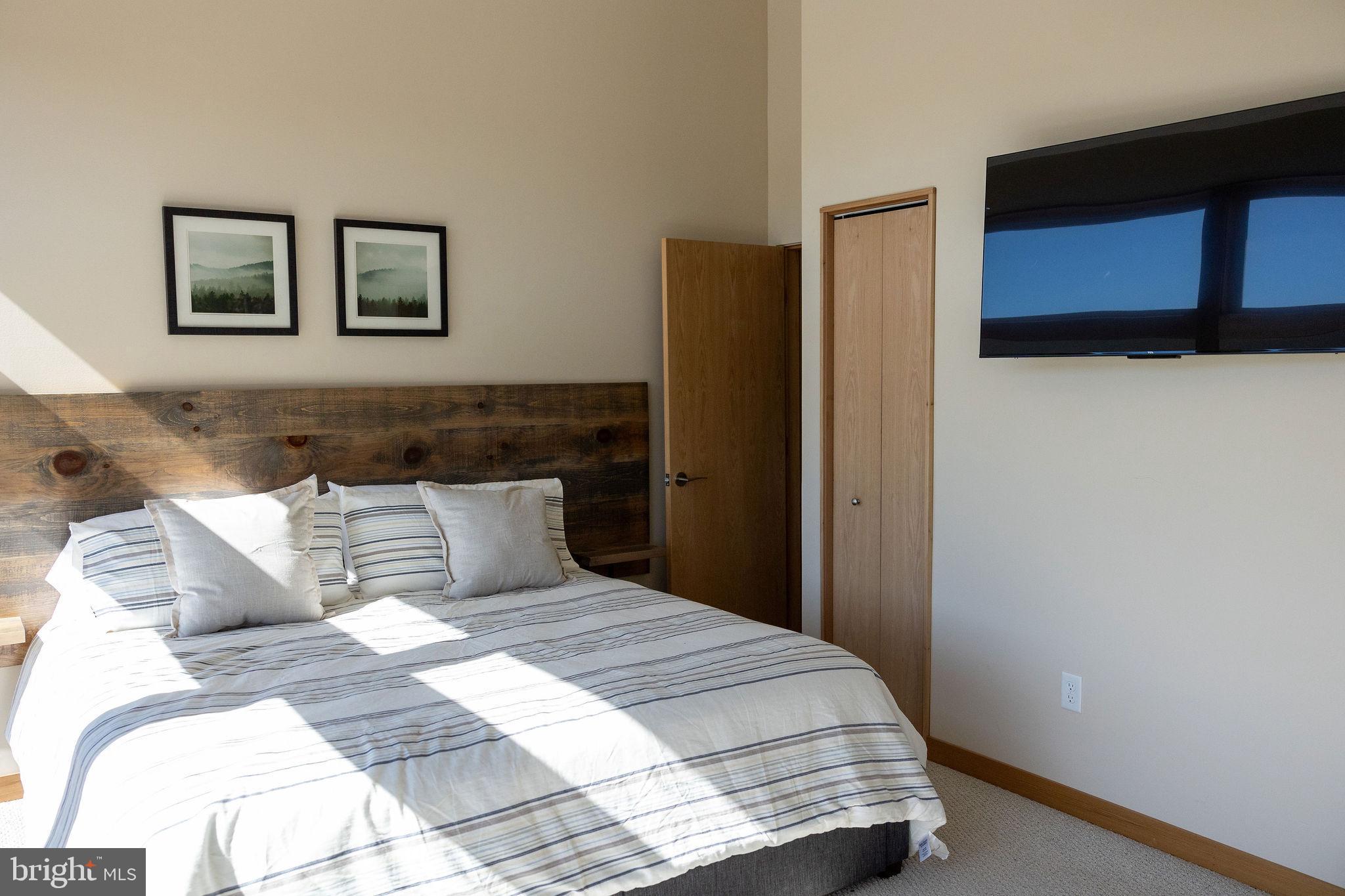 WATERS EDGE AT WISP - Residential