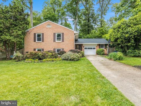 Photo of 8706 Braeburn Drive, ANNANDALE, VA 22003 (MLS # VAFX2294996)