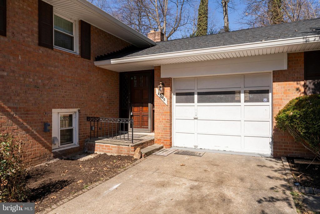 Photo of 8706 Braeburn Drive, ANNANDALE, VA 22003 (MLS # VAFX2294996)