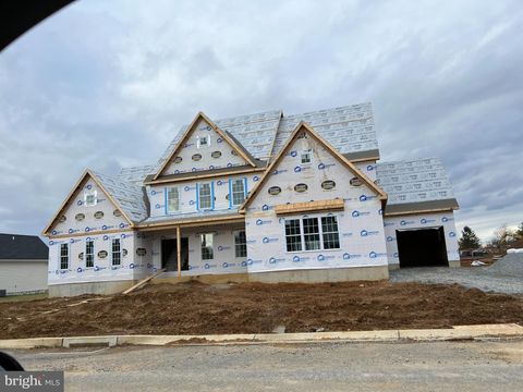 Photo of 435 SOUTHAMPTON DR #LOT 38, LITITZ, PA 17543 (MLS # PALA2032152)