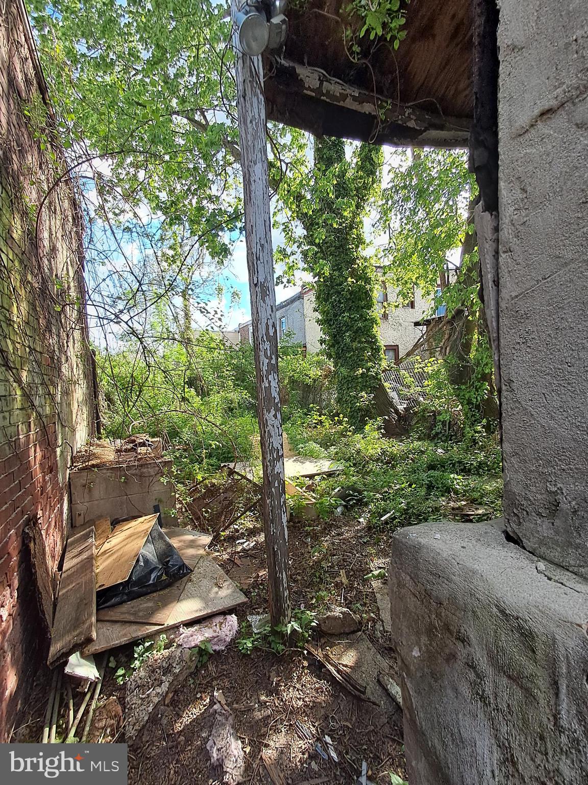 1114 W LOUDON STREET