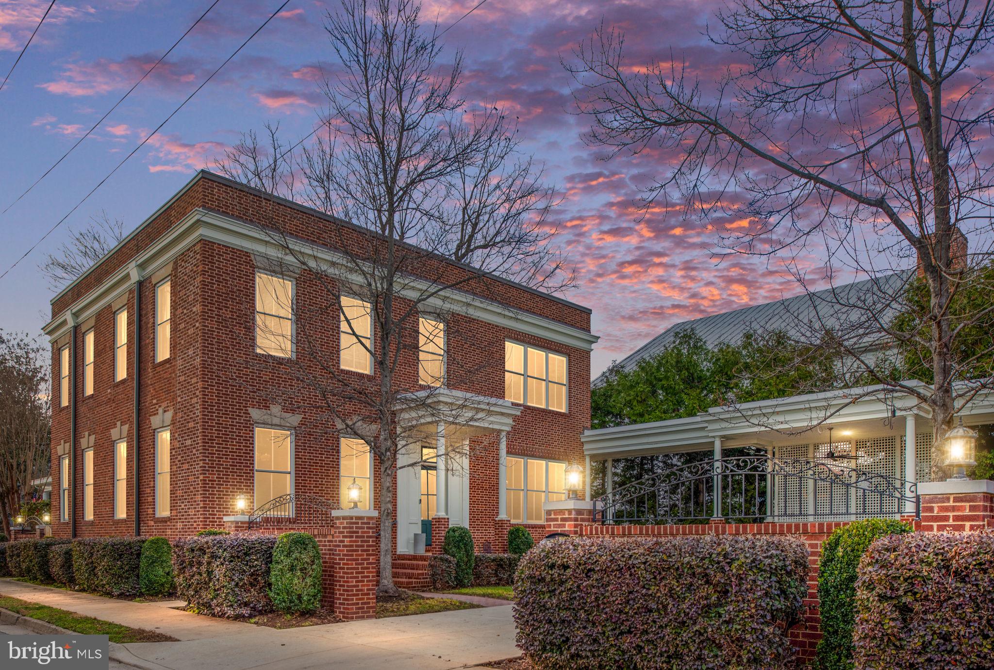 HISTORIC DISTRICT - Residential Lease