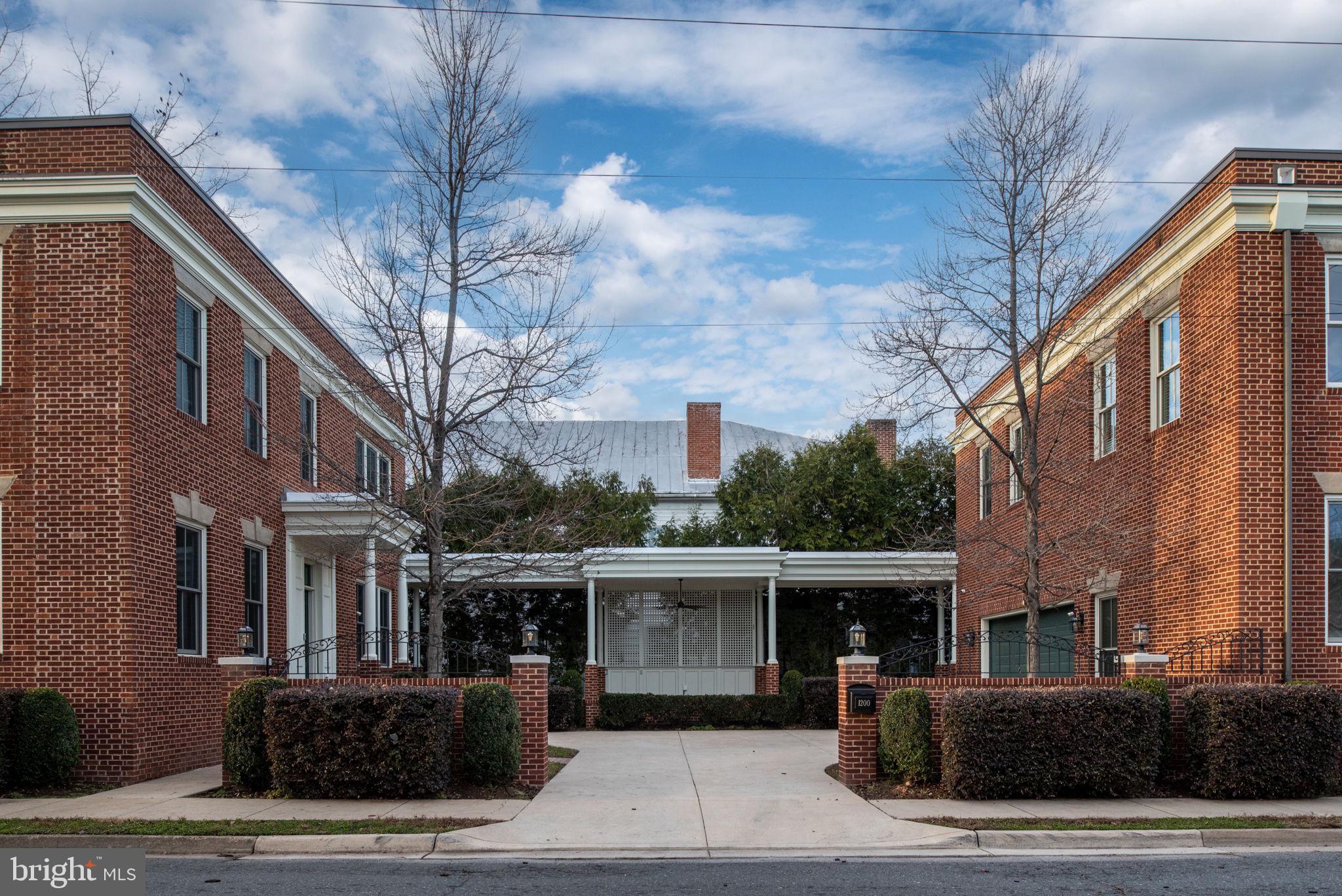 HISTORIC DISTRICT - Residential Lease