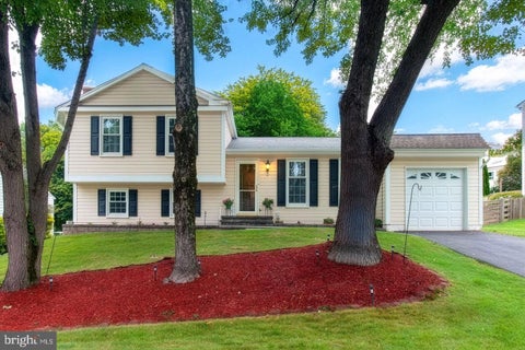 Photo of 13626 Old Dairy Road, HERNDON, VA 20171 (MLS # VAFX2325356)