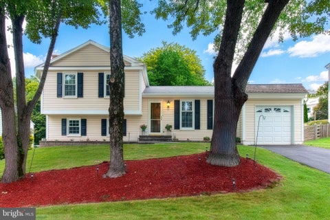 Photo of 13626 Old Dairy Road, HERNDON, VA 20171 (MLS # VAFX2325356)